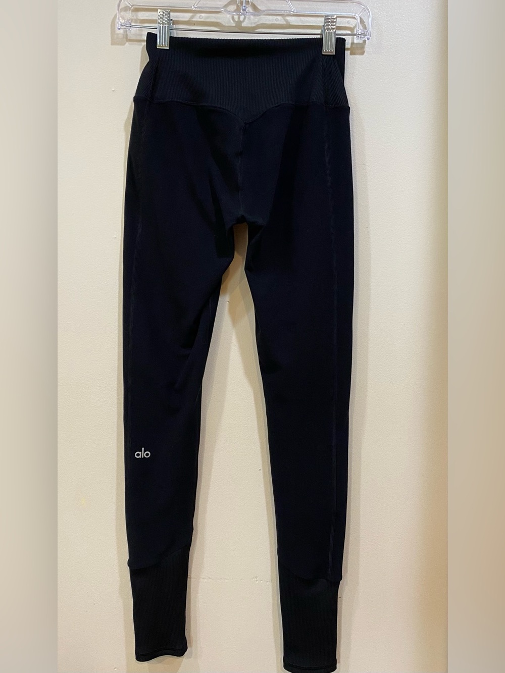 Alo Yoga Alosoft Leggings- XS. Black. EUC